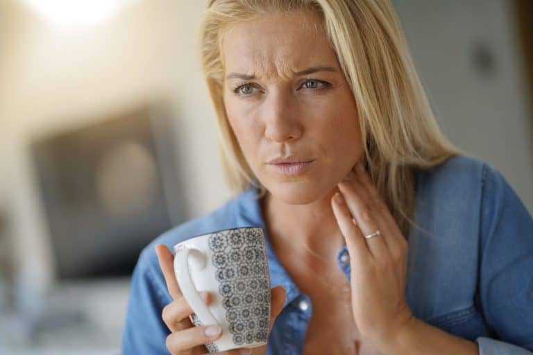 Az erős torokfájás és nyelési nehézség tipikus megfázásos tünet